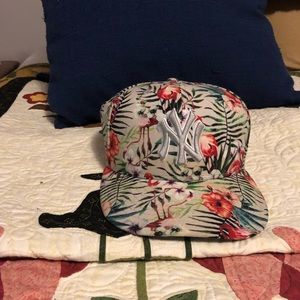 NY Yankee Hawaiian SnapBack hat. Mild use, plenty of life left.